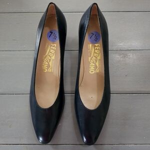 NWT Salvatore Ferragamo navy calfskin leather Rio pump 2" Block Heel Sz 7.5
